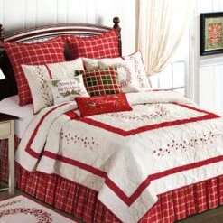 C&F Home 20" X 26" Berry Wreath Christmas Standard Sham