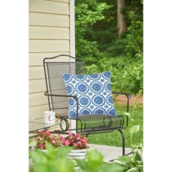 C&F Home 18" X 18" Delft Garden Circle Geometric Indoor/Outdoor Throw Pillow -C&F Home Sales GUEST 96e3645b 875f 4310 b915 44709cb6b7e4